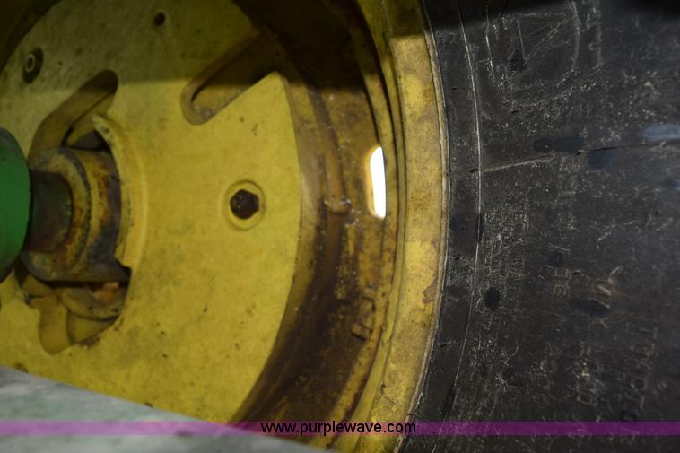 image for item H5053 1959 John Deere 830 tractor