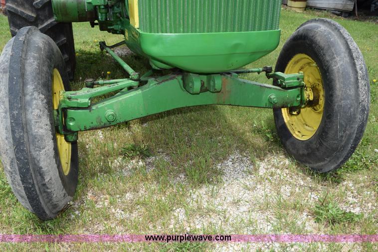 image for item H5053 1959 John Deere 830 tractor