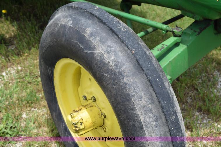 image for item H5053 1959 John Deere 830 tractor