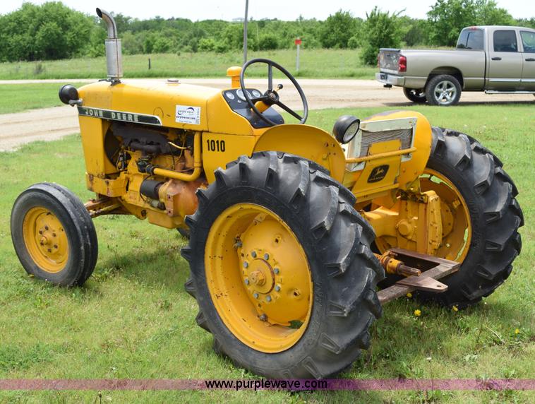 image for item H5054 1965 John Deere 1010 tractor