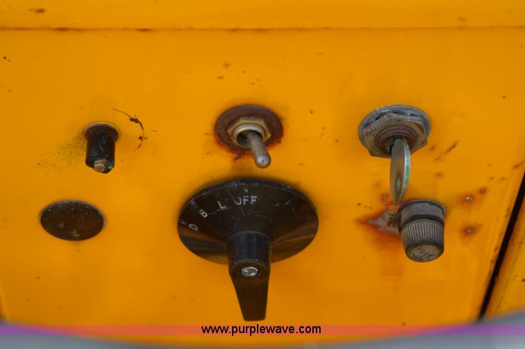 image for item H5054 1965 John Deere 1010 tractor