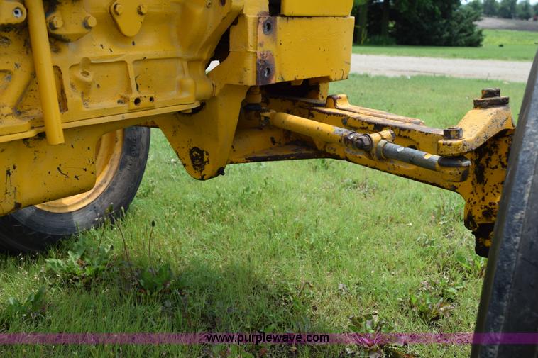 image for item H5054 1965 John Deere 1010 tractor