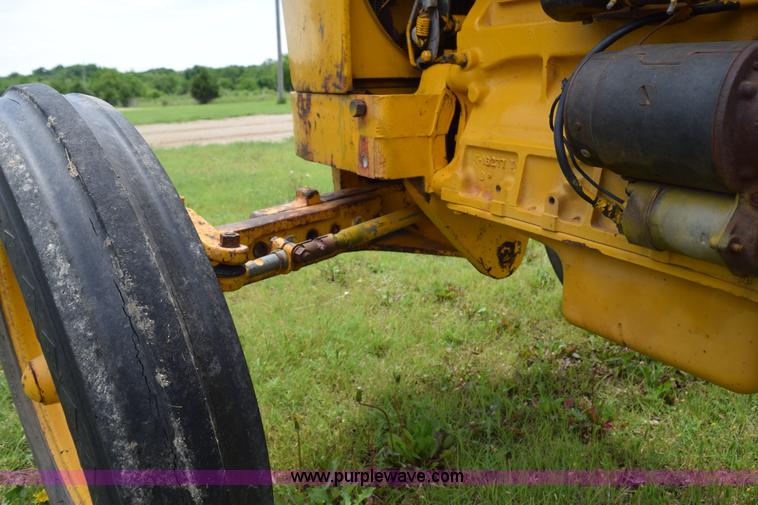 image for item H5054 1965 John Deere 1010 tractor