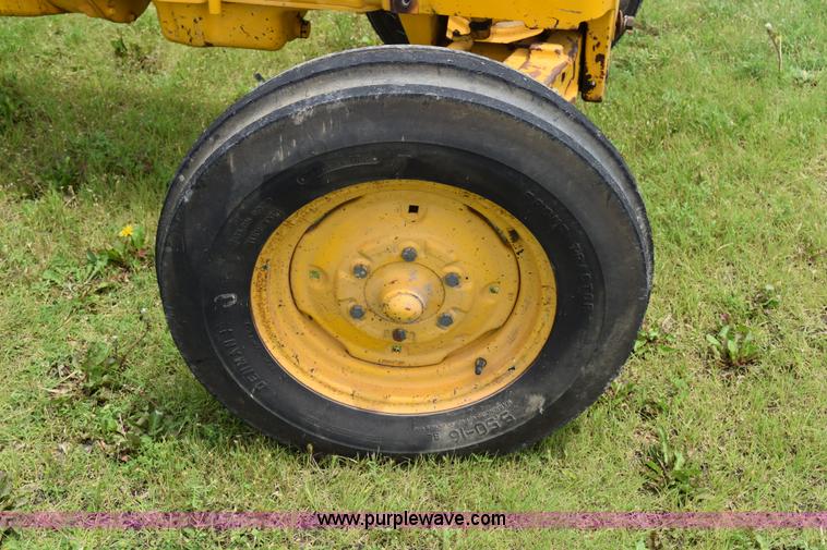 image for item H5054 1965 John Deere 1010 tractor