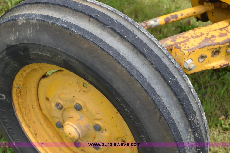 image for item H5054 1965 John Deere 1010 tractor