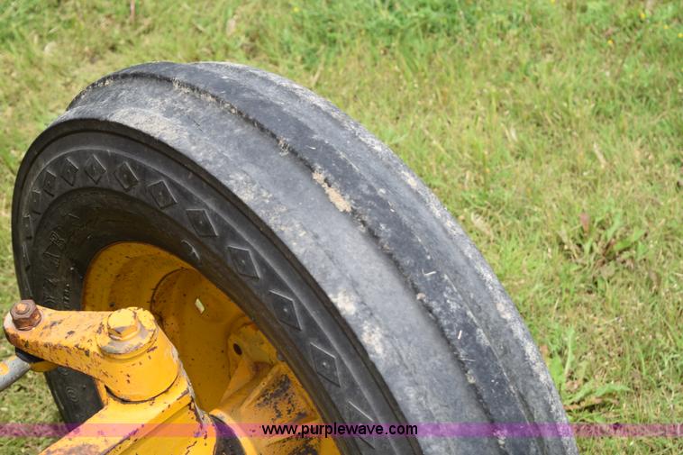 image for item H5054 1965 John Deere 1010 tractor