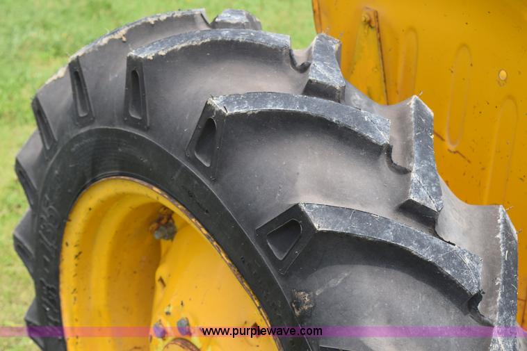 image for item H5054 1965 John Deere 1010 tractor