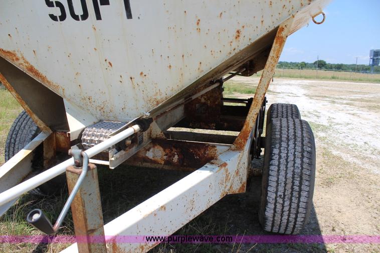 image for item I1647 Wilmar 500 fertilizer spreader
