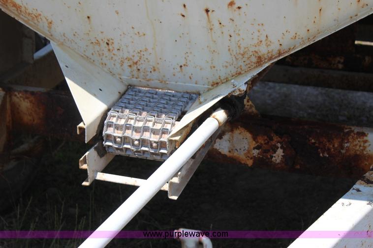 image for item I1647 Wilmar 500 fertilizer spreader