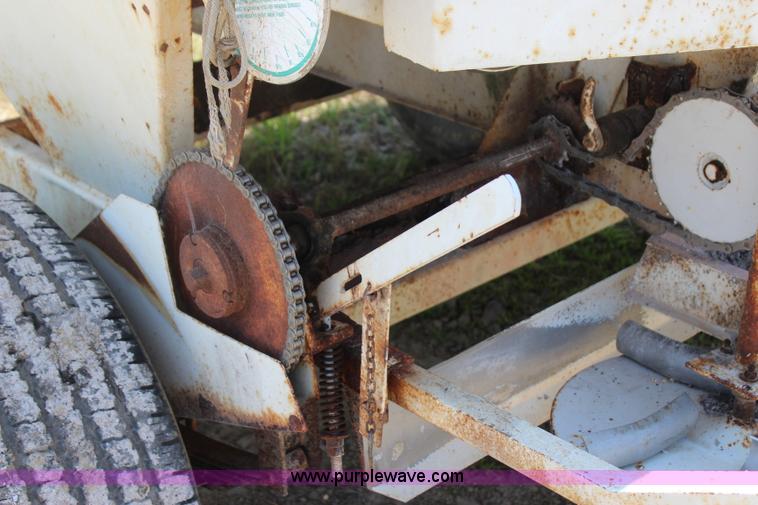 image for item I1647 Wilmar 500 fertilizer spreader