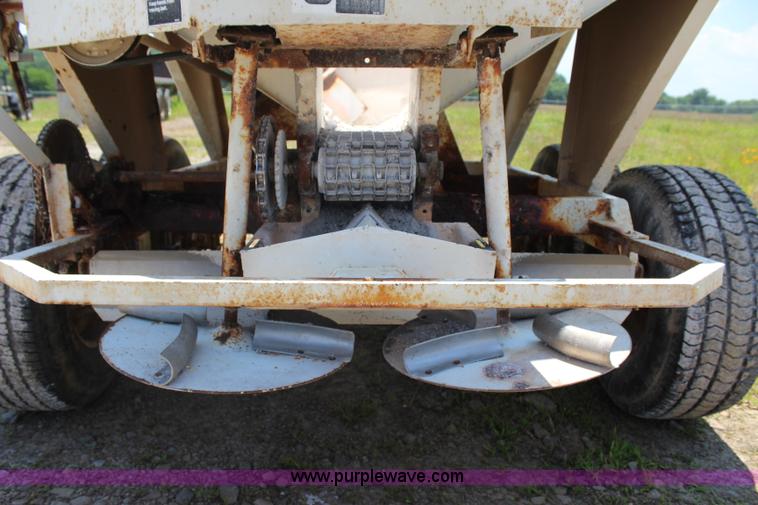 image for item I1647 Wilmar 500 fertilizer spreader