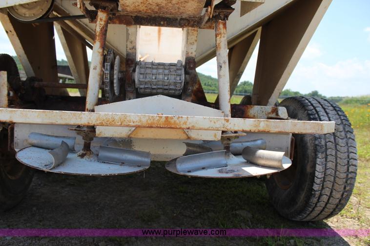image for item I1647 Wilmar 500 fertilizer spreader
