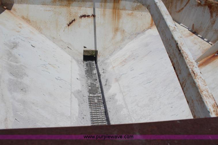 image for item I1647 Wilmar 500 fertilizer spreader