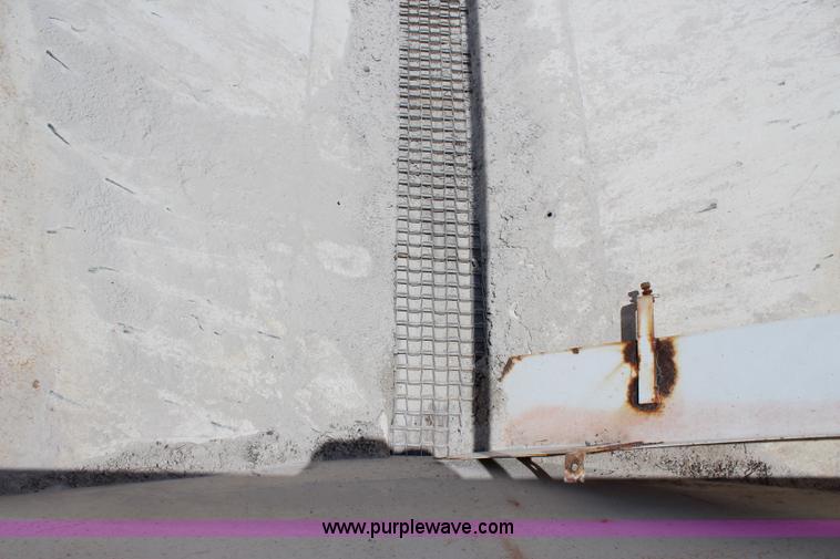 image for item I1647 Wilmar 500 fertilizer spreader