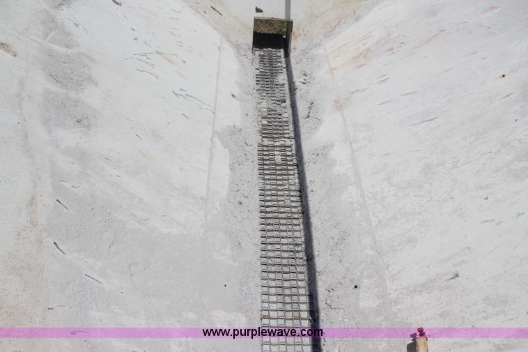 image for item I1647 Wilmar 500 fertilizer spreader