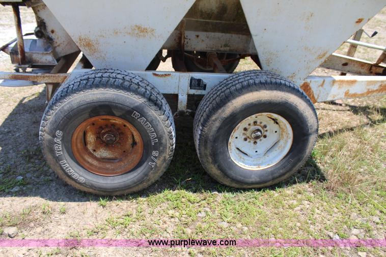 image for item I1647 Wilmar 500 fertilizer spreader