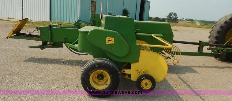 image for item J3796 1975 John Deere 336 small square baler