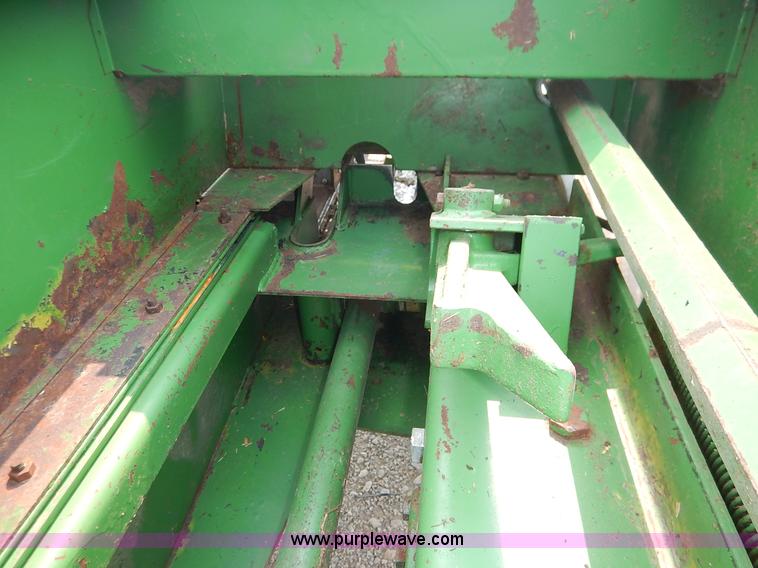 image for item J3796 1975 John Deere 336 small square baler