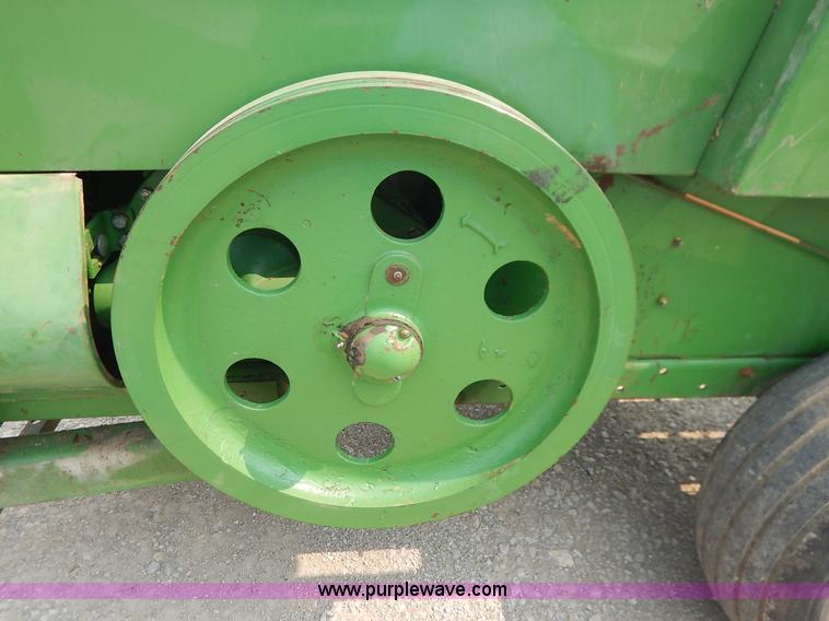 image for item J3796 1975 John Deere 336 small square baler