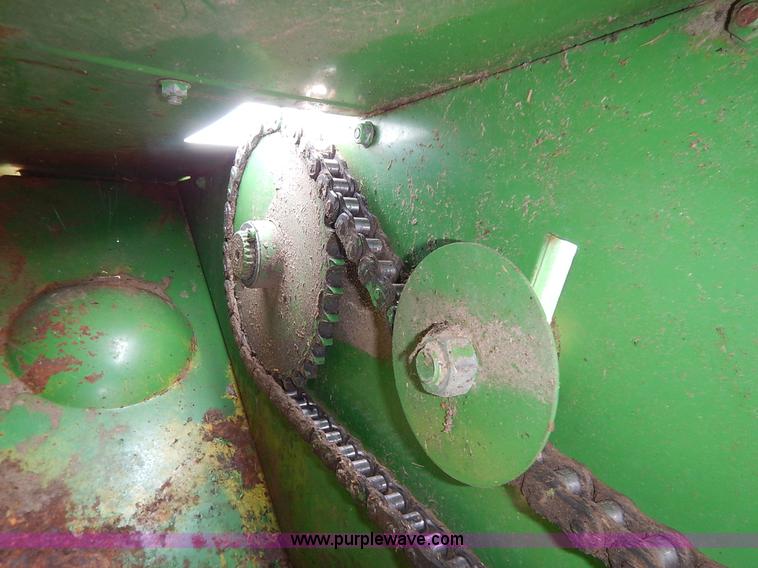 image for item J3796 1975 John Deere 336 small square baler