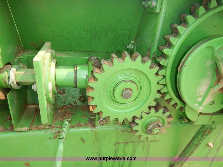 image for item J3796 1975 John Deere 336 small square baler