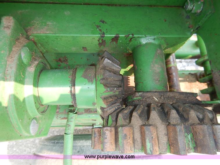 image for item J3796 1975 John Deere 336 small square baler