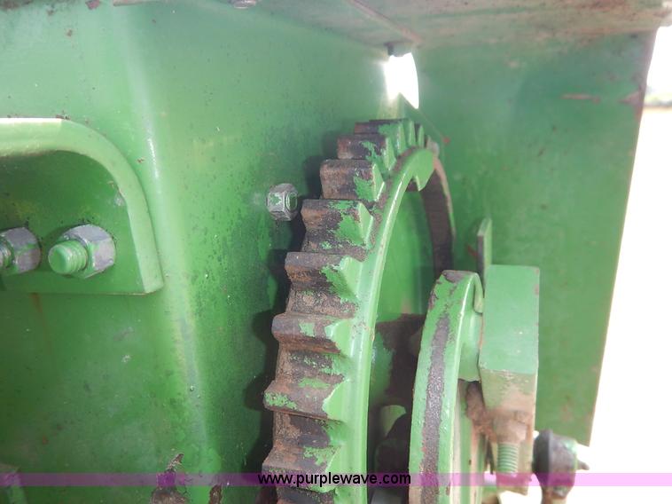 image for item J3796 1975 John Deere 336 small square baler