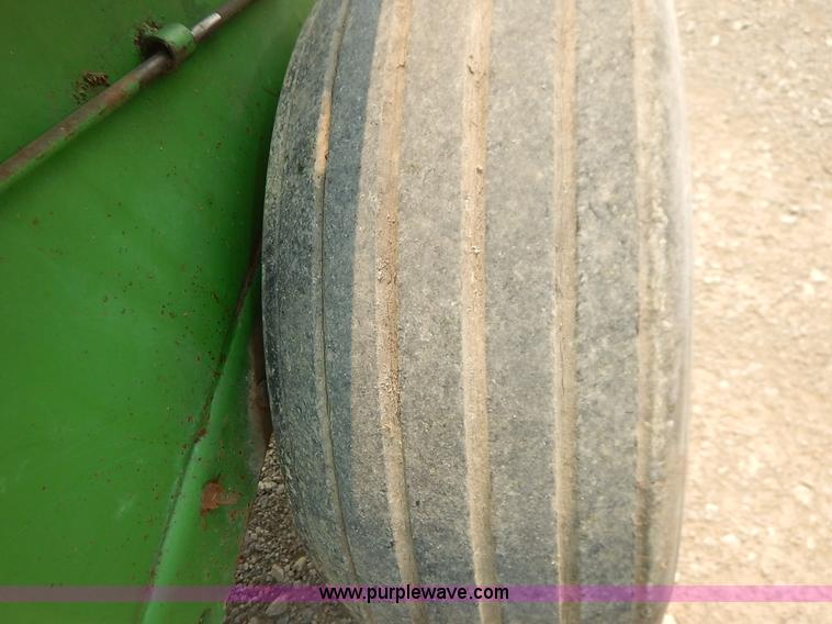 image for item J3796 1975 John Deere 336 small square baler