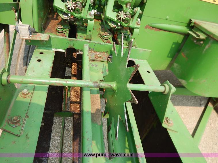 image for item J3796 1975 John Deere 336 small square baler