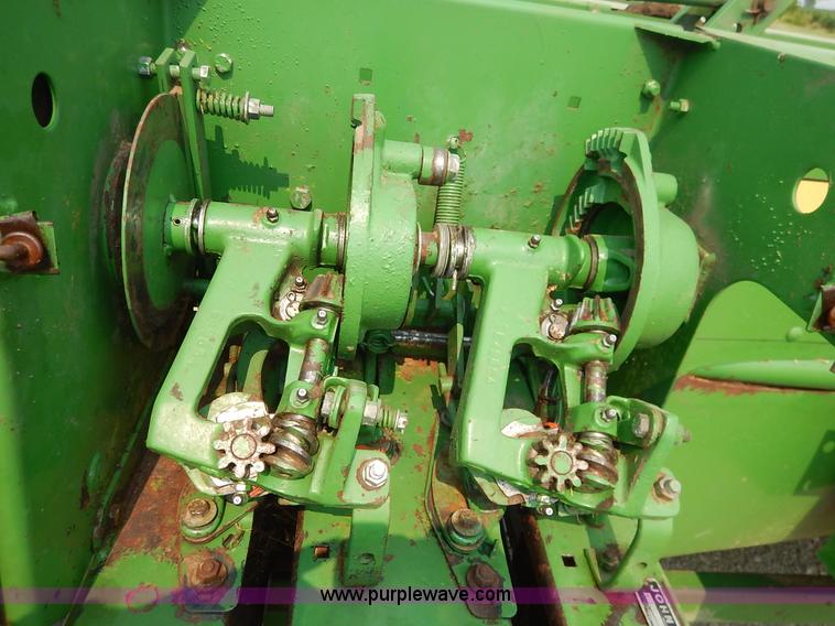 image for item J3796 1975 John Deere 336 small square baler