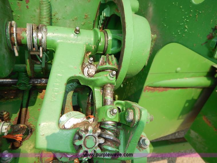 image for item J3796 1975 John Deere 336 small square baler