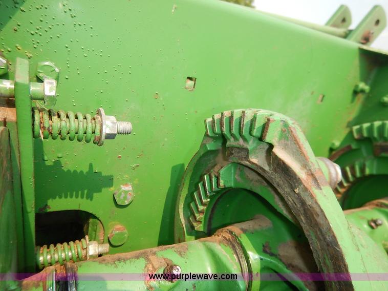 image for item J3796 1975 John Deere 336 small square baler