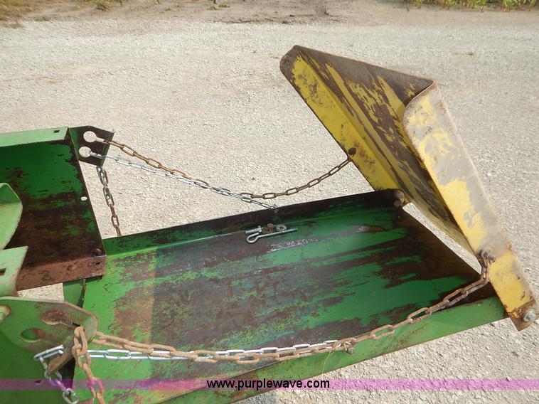 image for item J3796 1975 John Deere 336 small square baler