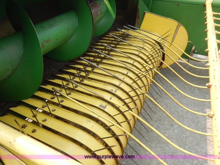 image for item J3796 1975 John Deere 336 small square baler