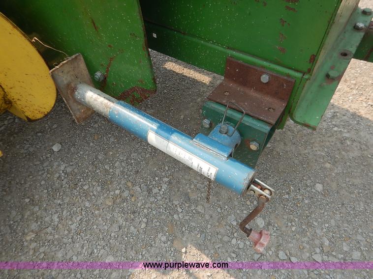 image for item J3796 1975 John Deere 336 small square baler