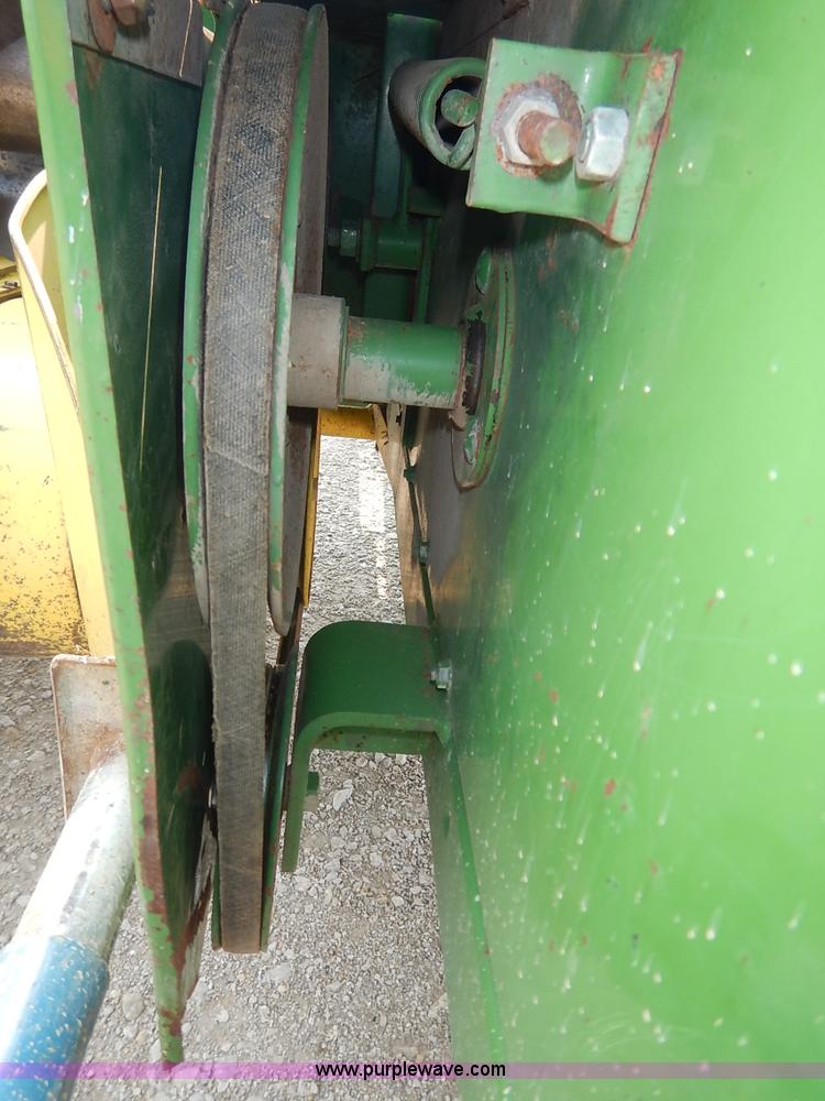 image for item J3796 1975 John Deere 336 small square baler
