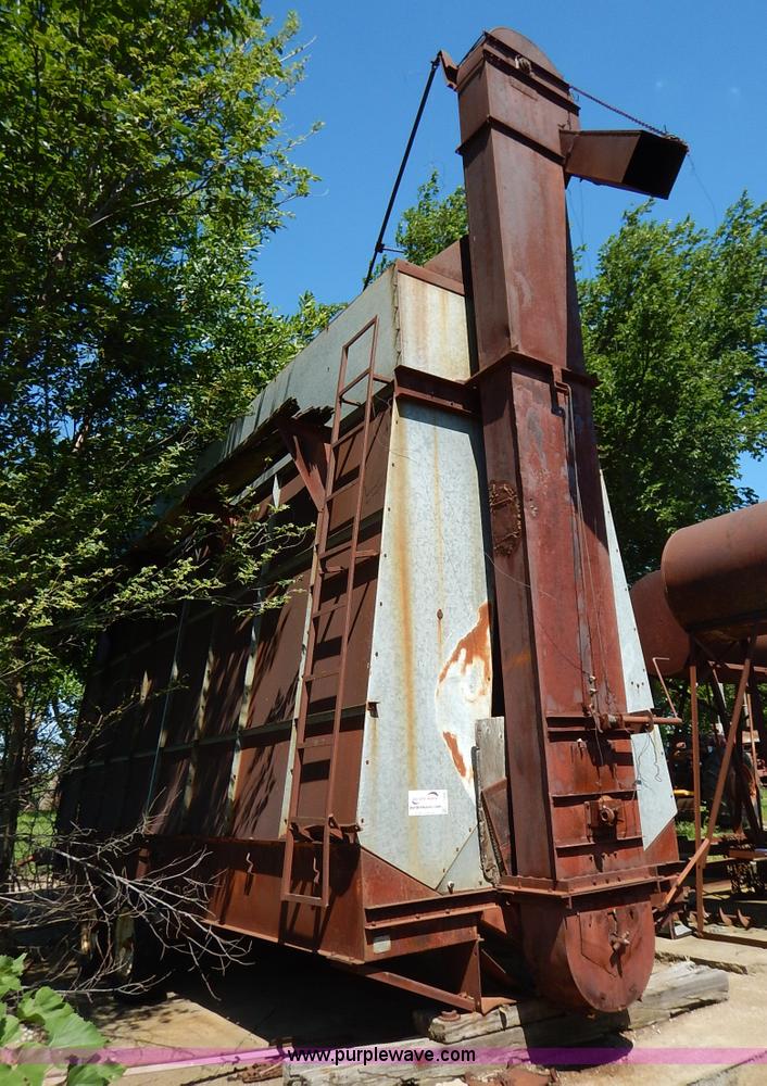 Butler batch grain dryer in Harveyville, KS | Item J3908 sold | Purple Wave