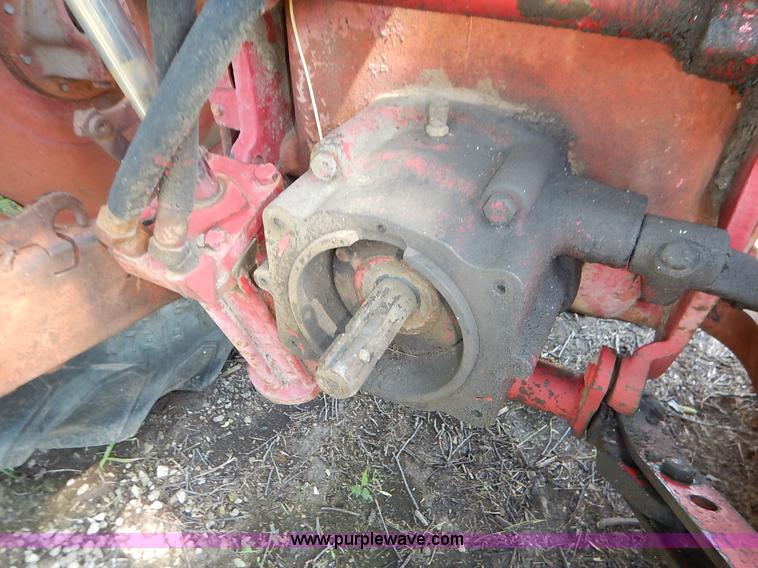 image for item J3916 1961 Farmall 560 tractor