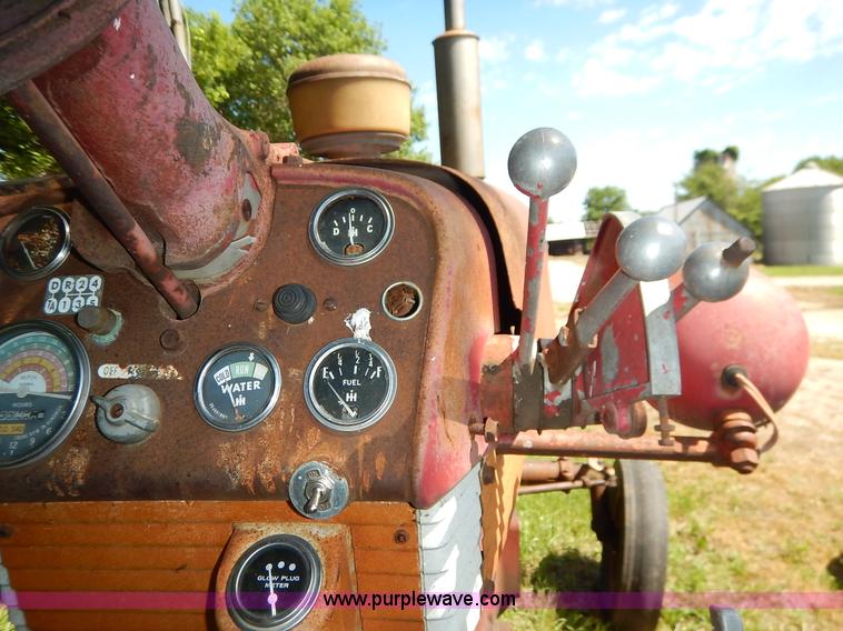 image for item J3916 1961 Farmall 560 tractor