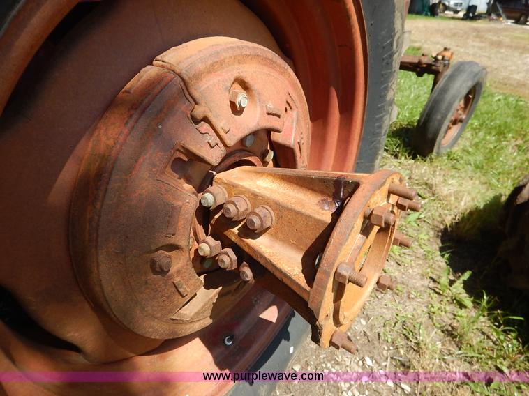 image for item J3916 1961 Farmall 560 tractor