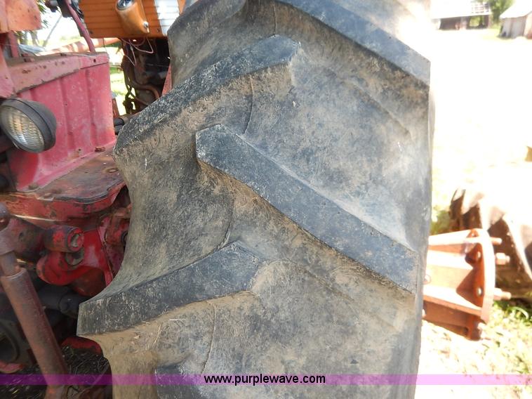 image for item J3916 1961 Farmall 560 tractor