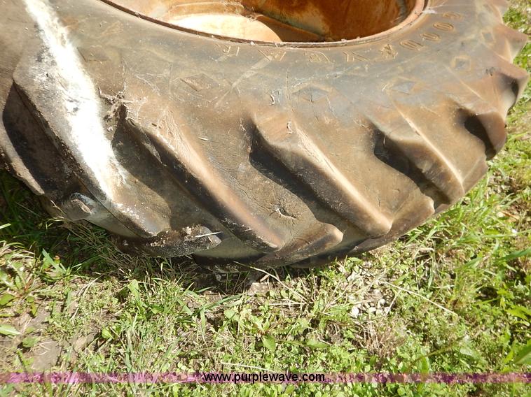 image for item J3916 1961 Farmall 560 tractor