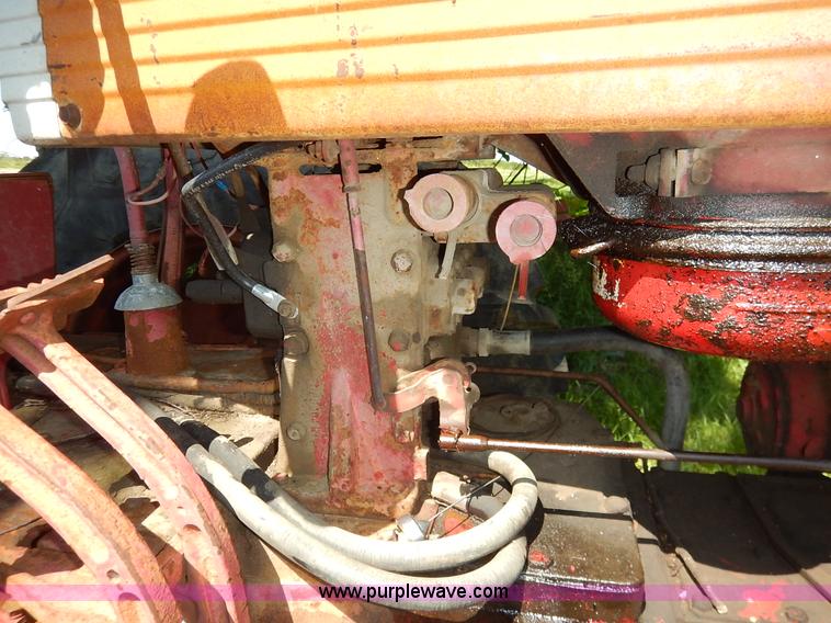 image for item J3916 1961 Farmall 560 tractor