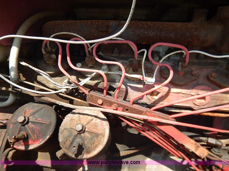 image for item J3916 1961 Farmall 560 tractor