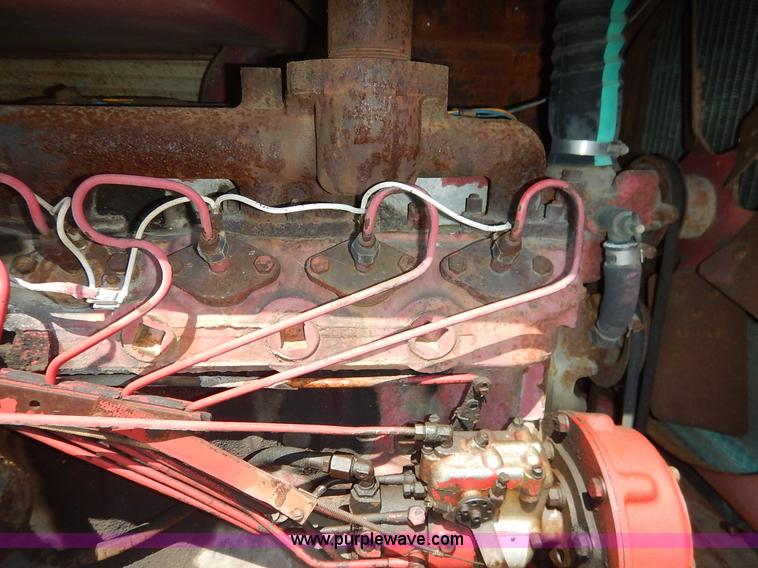 image for item J3916 1961 Farmall 560 tractor