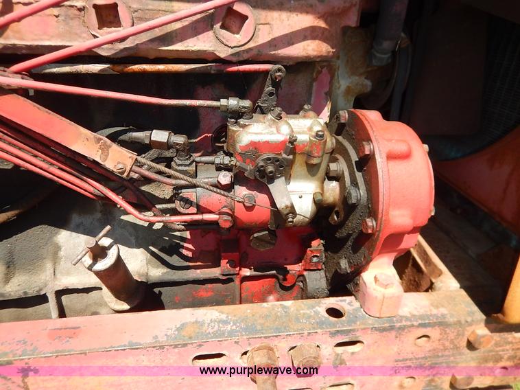 image for item J3916 1961 Farmall 560 tractor