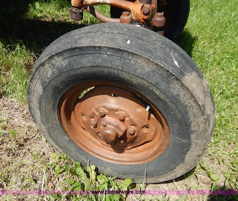 image for item J3916 1961 Farmall 560 tractor