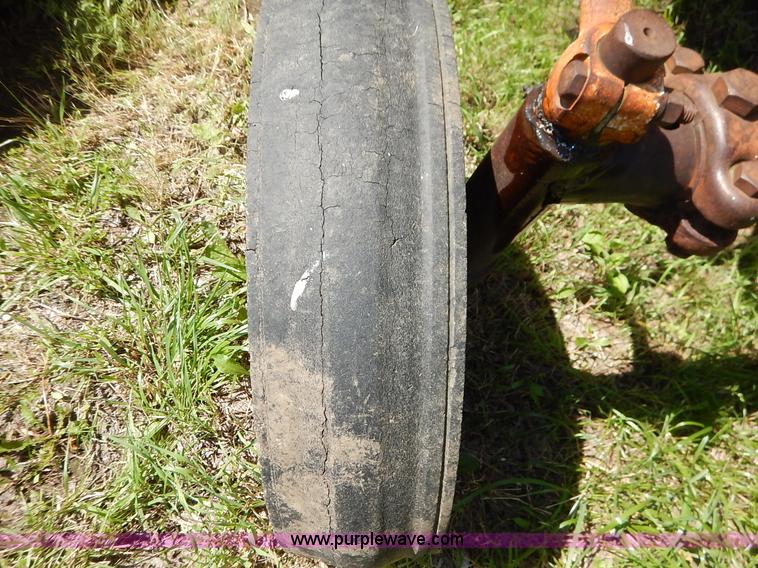 image for item J3916 1961 Farmall 560 tractor