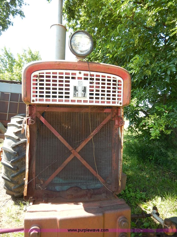 image for item J3916 1961 Farmall 560 tractor