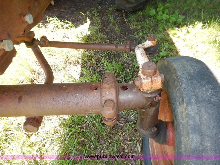 image for item J3916 1961 Farmall 560 tractor